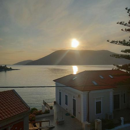 Sonia'S Apartment In Fiscardo Waterfront Fiskardo Bagian luar foto