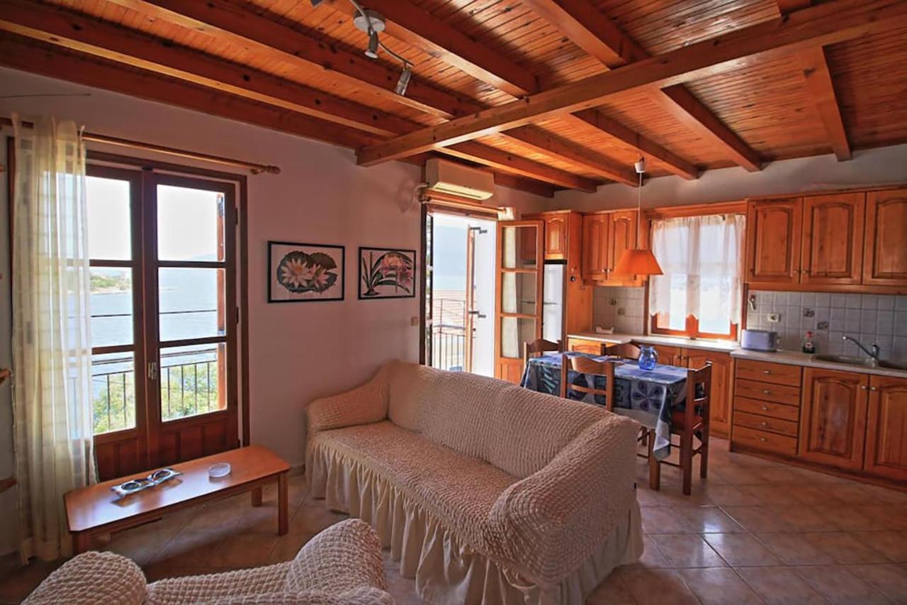 Sonia'S Apartment In Fiscardo Waterfront Fiskardo Bagian luar foto