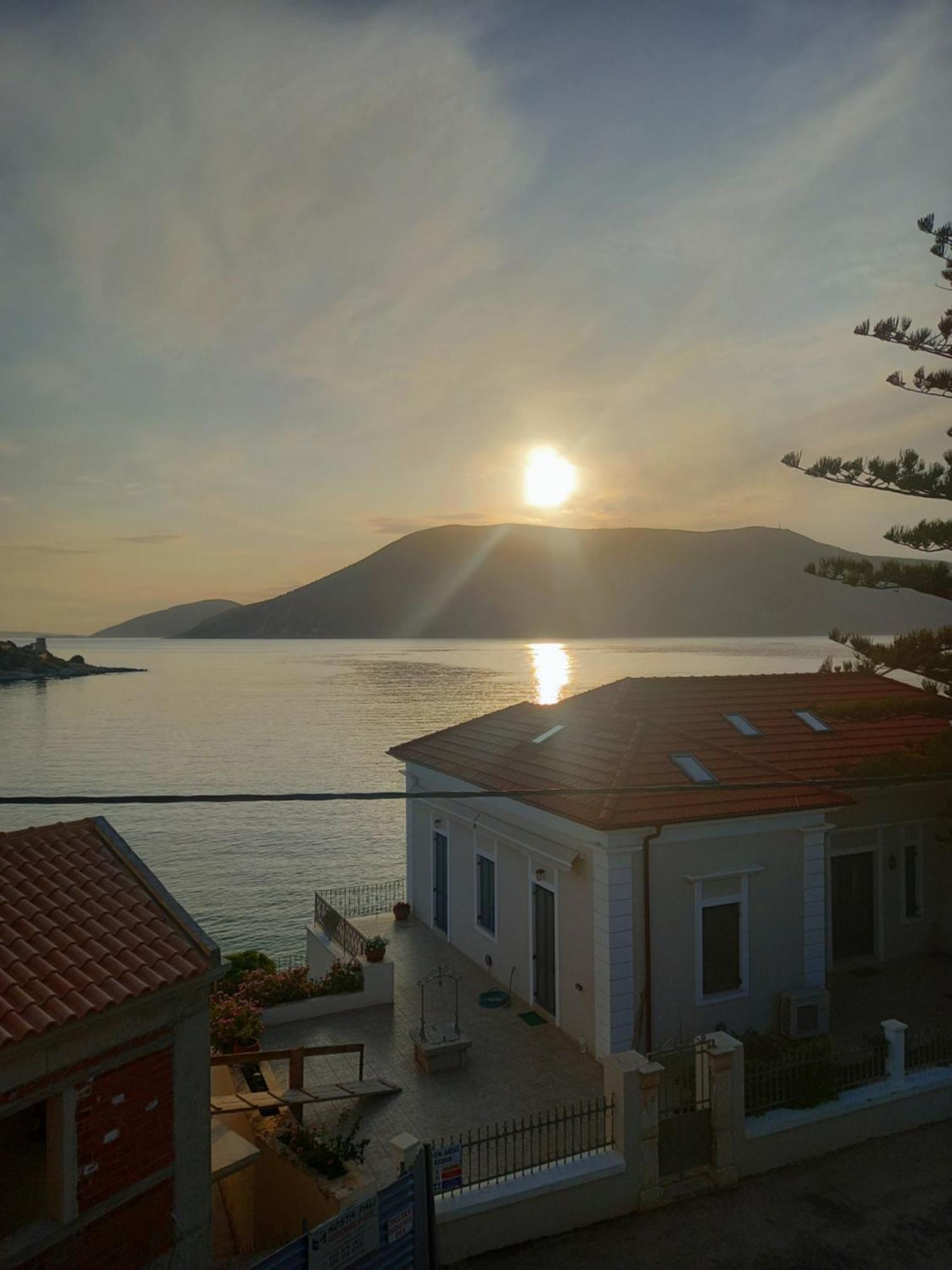 Sonia'S Apartment In Fiscardo Waterfront Fiskardo Bagian luar foto